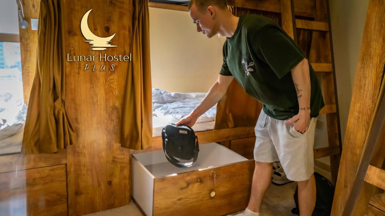 Lunar Hostel Plus Dubai Dış mekan fotoğraf