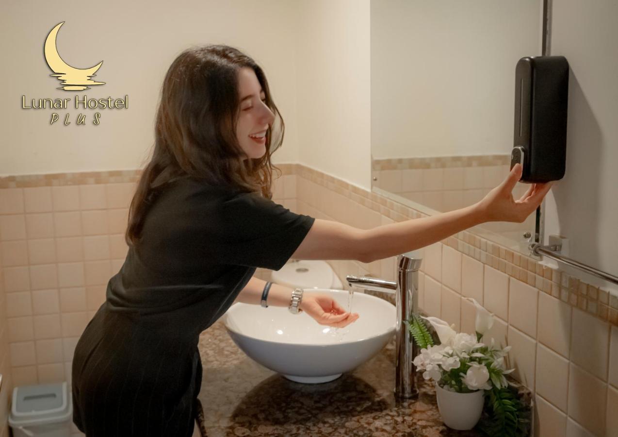 Lunar Hostel Plus Dubai Dış mekan fotoğraf