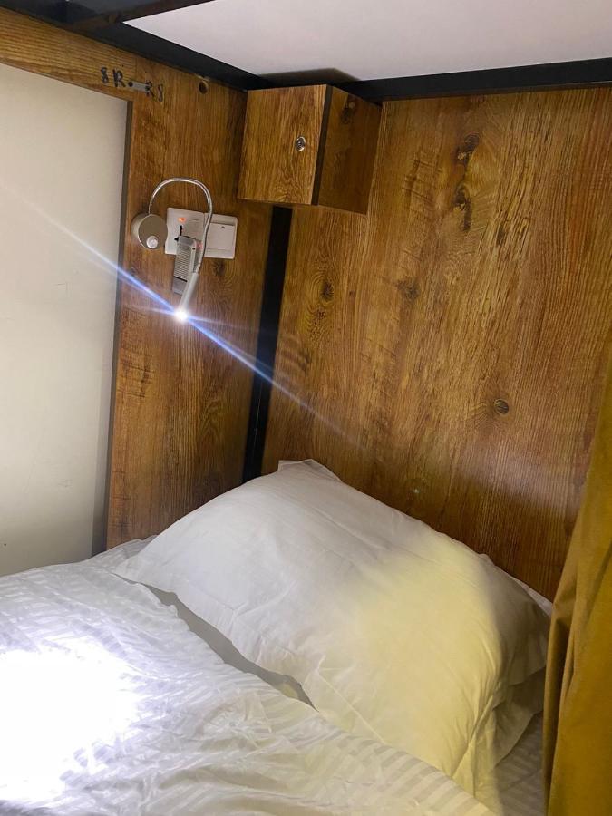 Lunar Hostel Plus Dubai Dış mekan fotoğraf