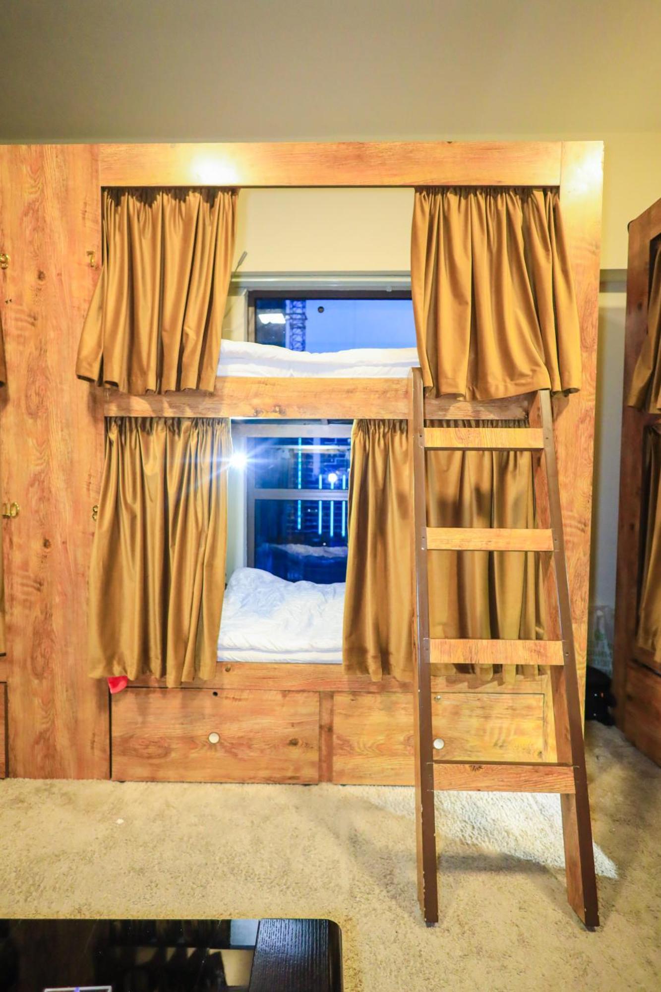 Lunar Hostel Plus Dubai Dış mekan fotoğraf