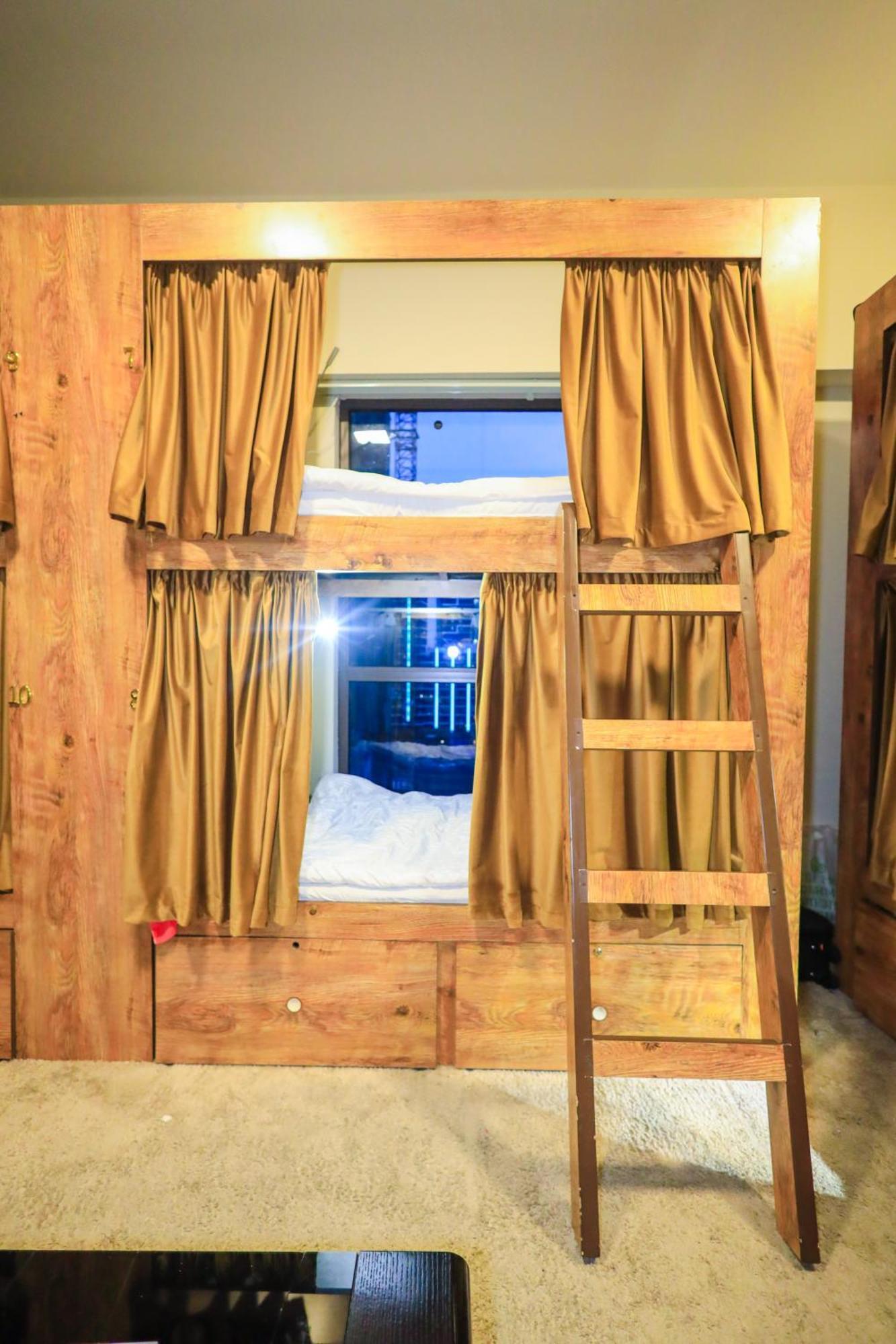 Lunar Hostel Plus Dubai Dış mekan fotoğraf